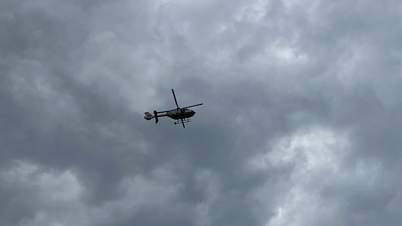 Vermisste Person in Dresden: Elbufer wird mit Hubschrauber abgesucht