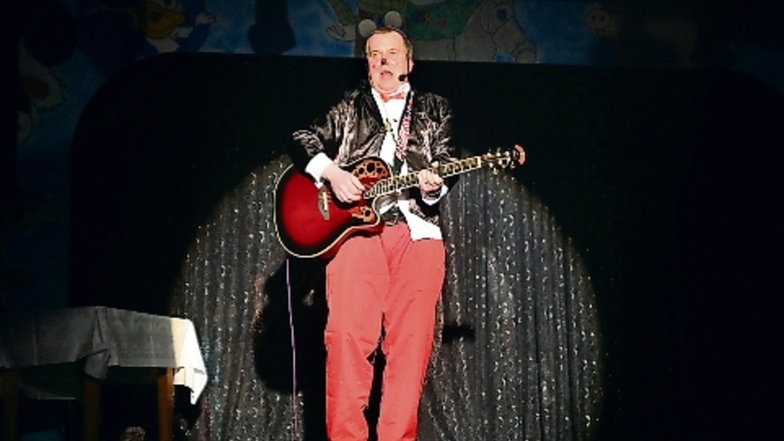 Der frühere OCC-Präsident Uwe Blasczyk trat als Liedermaus auf.