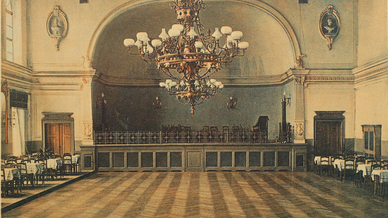 Kaum wiederzuerkennen: So sah der große Kinosaal früher aus. Zu Beginn des 20. Jahrhunderts wurde er als Ball- und Festsaal des Hotels „König -Albert“ genutzt. Jetzt soll er  eine neue Bestimmung bekommen.
