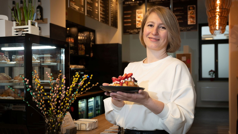 Mariya Flechs, Namensgeberin des Ladens "Maria's Croissant" in Dresden-Neustadt, zeigt, dass man auch bei Croissants sehr kreativ sein kann. Neben süßen Türmchen gibt es auch herzhafte Varianten, die die Gäste gern verspeisen.