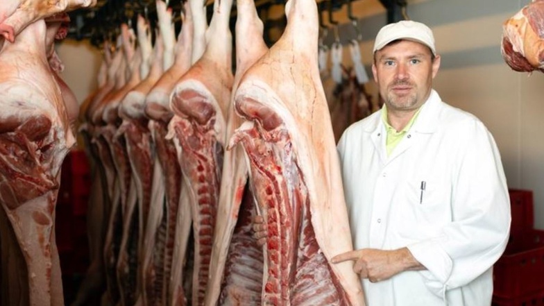 Jens Mühmelt, geschäftsführender Gesellschafter der Schiebocker Fleischverarbeitungsgesellschaft, setzt auf die Wirtschaftskraft der Region. Das Vieh kommt von Landwirten der Umgebung, geschlachtet wird jetzt in Sohland im eigenen Betriebsteil, wobei der