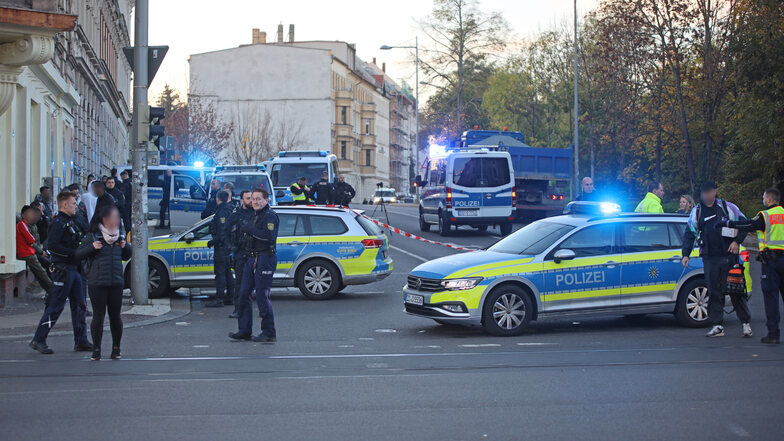 In Leipzig-Volkmarsdorf kam es am Montagnachmittag zu einer Schlägerei zwischen mehreren Personen. Die Polizei war mit einem Großaufgebot vor Ort.