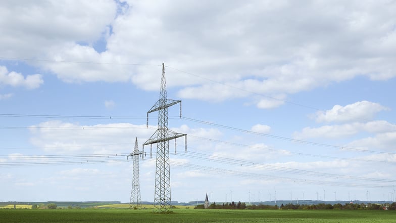 Höchste Spannung: Eine 380-Kilovolt-Leitung soll vom Dresdner Norden bis Schmölln-Putzkau in der Oberlausitz errichtet werden. Grund ist nicht nur die wachsende Chipindustrie in der sächsischen Landeshauptstadt.