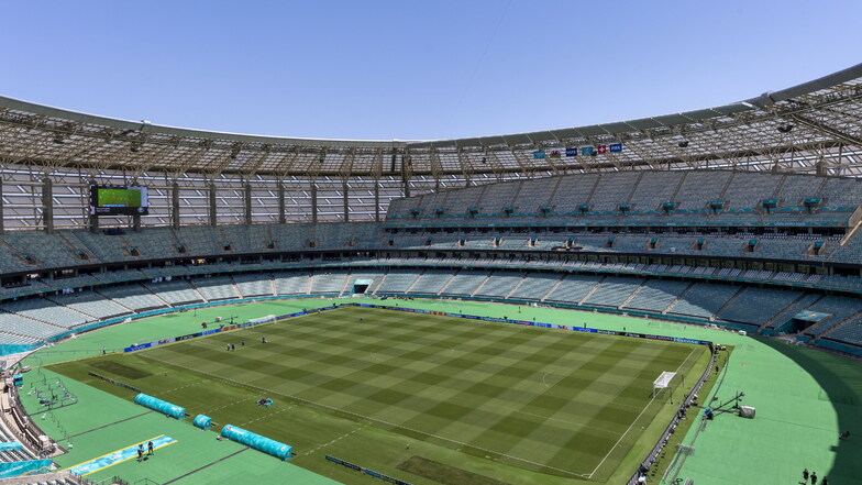 Baku, Olympiastadion: 31.000 zugelassene Zuschauer; drei Gruppenspiele, ein Viertelfinale.