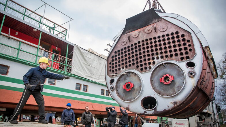 13 Tonnen wiegt der Kessel des Dampfers Leipzig. Er musste aus dem Schiff gehoben werden.