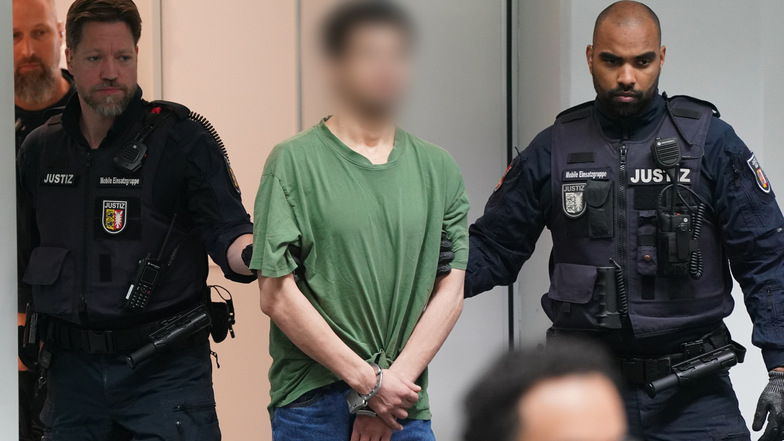Lebenslange Haft wegen tödlicher Messerattacke im Zug bei Brokstedt