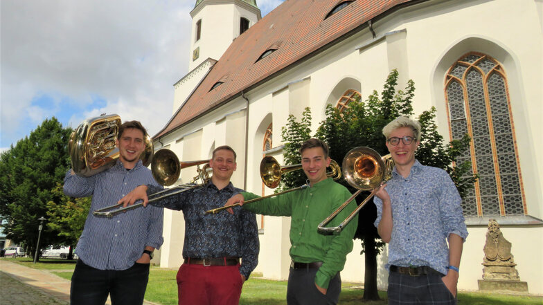 Donath Rehm, Fritz Vogel, Adrian Wehle und Jonathan Walkow (v.l.n.r.) freuen sich auf ihr erstes gemeinsames Konzert.