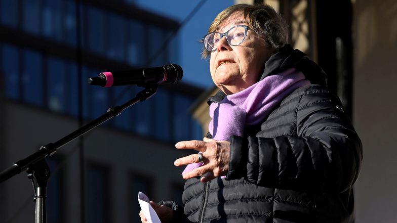 Nora Goldenbogen, Lehrerin für Deutsch und Geschichte und seit 2017 Vorsitzende des Landesverbandes Sachsen der Jüdischen Gemeinden sprach in Dresden.