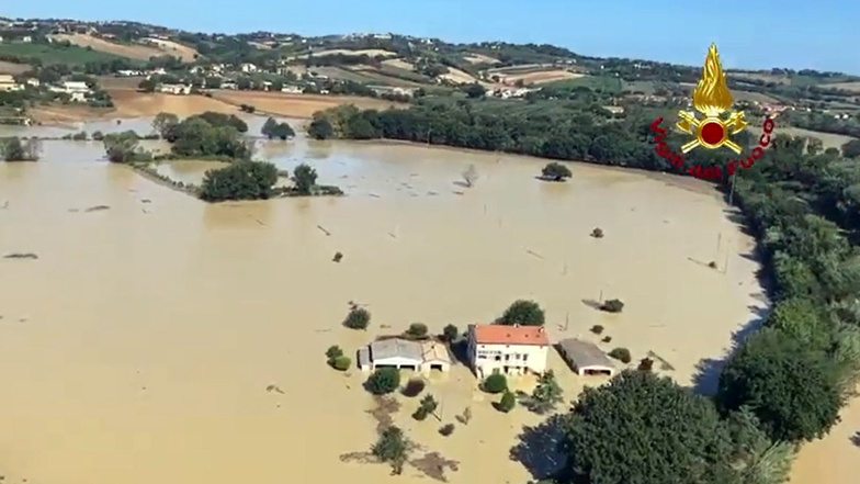 Massive Niederschläge innerhalb weniger Stunden haben in der italienischen Region Marken Todesopfer gefordert und große Schäden angerichtet.