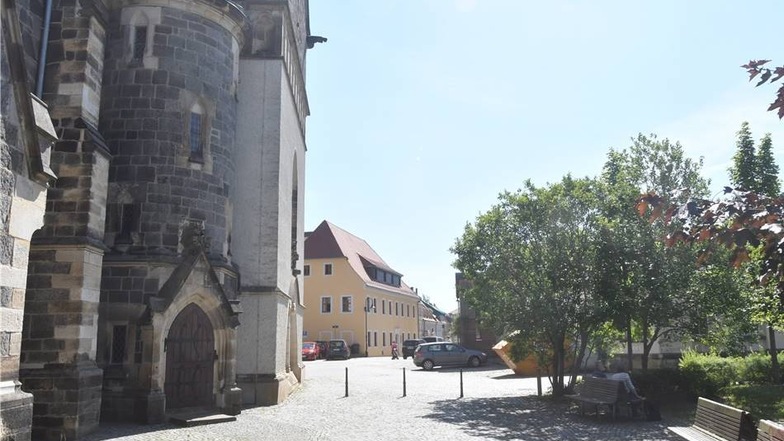 Die alte Stadtschule stand neben der St.-Jacobi-Kirche. Sie gehört nun nicht mehr zum Stadtbild.