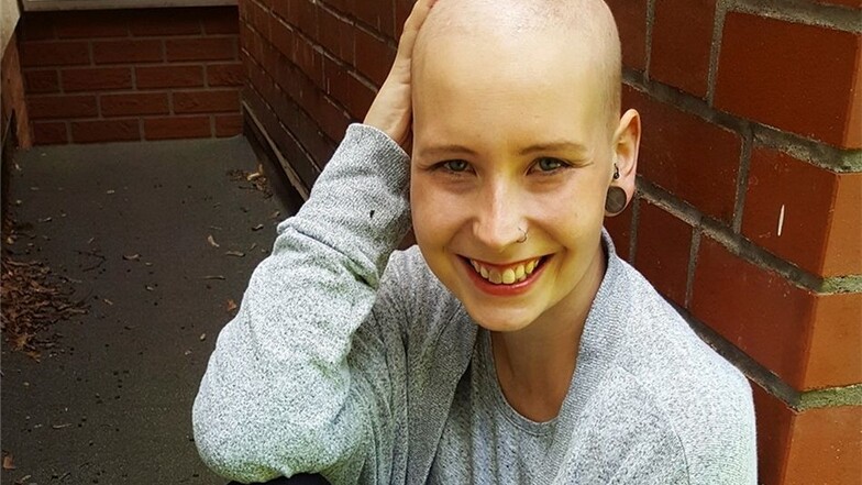 Doch nach einer Chemotherapie und weiteren Behandlungen, mit deren Hilfe die 28-Jährige den Blutkrebs besiegen möchte, fehlen ihr die Haare.