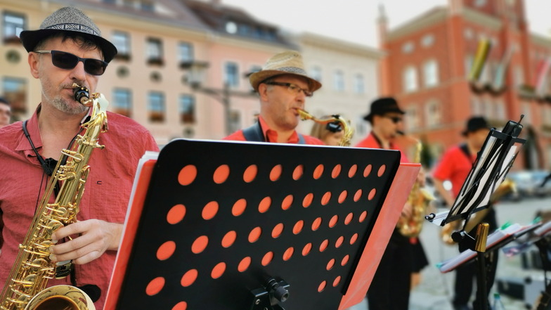 Die Kamenzer "Red Tower Bigband" wird wie im vorigen Jahr auch diesmal dabei sein, wenn anstelle des Forstfestes ein kleineres Fest in der Altstadt gefeiert wird.
