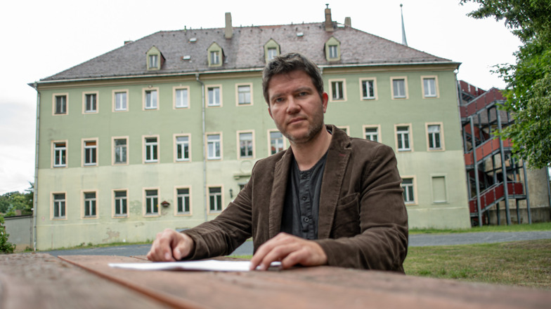 In diesem Gebäude - dem Schloss Brauna - wollen Frank Jank, Vorstand der Freien Alternativschule Kamenz, und seine Mitstreiter eine freie Grundschule eröffnen. Doch das Projekt stößt derzeit auf Hindernisse.