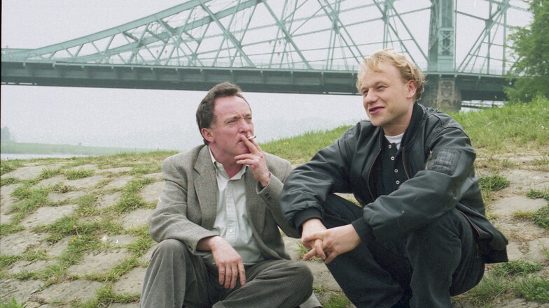 Krimi mit Blauem Wunder: Bernd Michael Lade als Kain und Peter Sodann (l.) als Ehrlicher 1993 im MDR-„Tatort“.