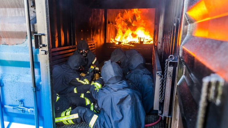 Der Brandcontainer ist eine von vielen modernen Ausbildungseinrichtungen, über die die Landesfeuerwehr- und Katastrophenschutzschule  verfügt.