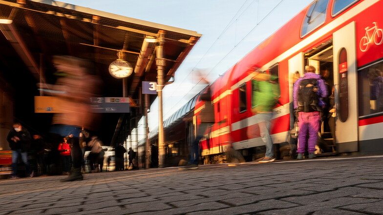 Pendler klagen über volle und unpünktliche S-Bahnen zwischen Pirna und Dresden