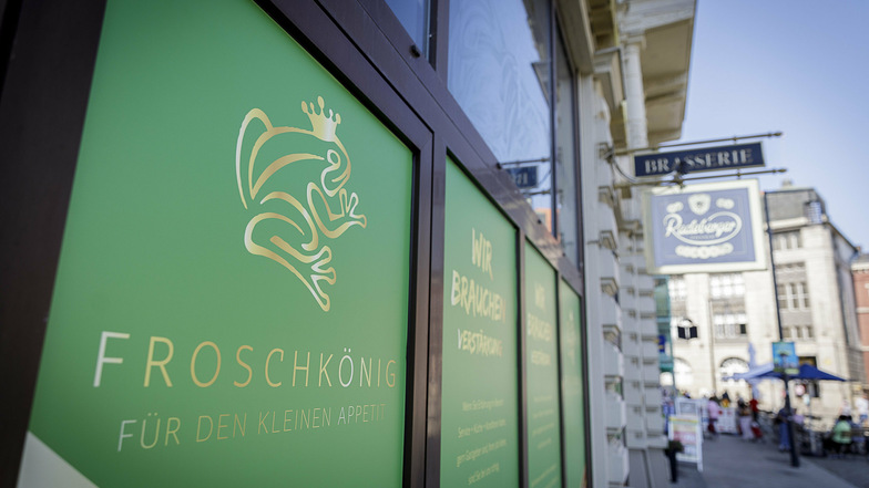 Grün und blickdicht: Im künftigen Café Froschkönig wird gerade saniert.