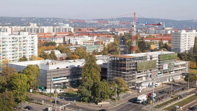 Der Rohbau der neuen Canaletto-Passage am Straßburger Platz ist fast fertig. In die Verkaufsflächen sollen 2016 unter anderem Rewe, Aldi und der Drogeriemarkt dm einziehen.