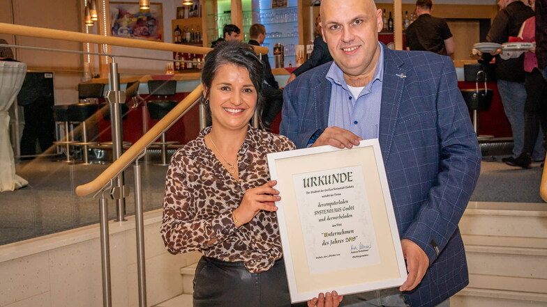 Der Chef des in Oschatz, Meißen und Dresden vertretenen Computerladens Thomas Schupke durfte 2019 mit Partnerin Lisanne Mohne die Ehrung als Oschatzer Unternehmer des Jahres feiern.