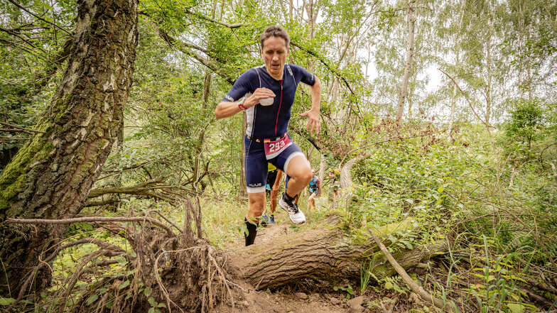 Den Zieleinlauf bestreiten die Athleten zu Fuß und hier wird nochmal alles rausgeholt.