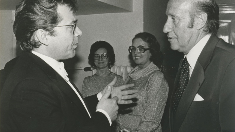 Zwei große Söhne der Stadt Dresden: Helmut Schön (r.) im Dialog mit Ausnahmesänger Peter Schreier.