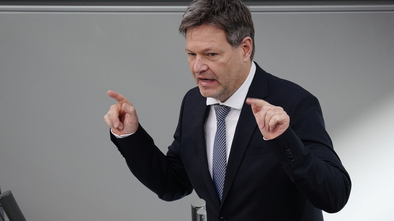 Wirtschaftsminister Robert Habeck (Grüne) kündigte nach den westlichen Sanktionspaketen gegen Russland Hilfen für deutsche Firmen an.