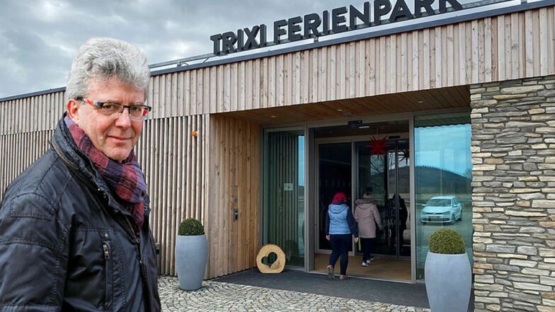 Großschönaus Bürgermeister Frank Peuker ist am Mittwoch als Vorsitzender des Zweckverbands Allwetterbad - dem Gesellschafter des Trixiparks - zurückgetreten.