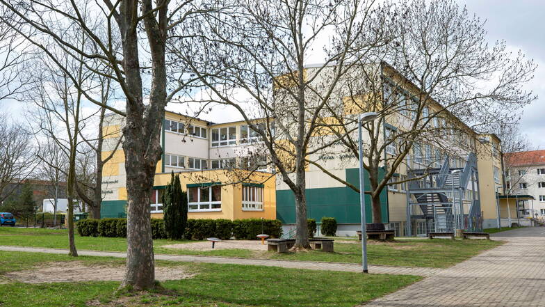 An der Grundschule Pirna-Sonnenstein herrscht Trauer. Kerstin Götze, die Leiterin, ist verstorben.