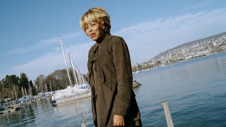 Tina Turner am Zuercher See in der Schweiz