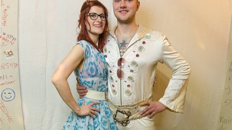 Prinzessin Claudia und Prinz Steve Claudia Nietert und Steve Israel sind das Prinzenpaar im Faschingsclub Bielatal. Ihr Kostüm ist passend zum Motto: Saturday-Night-Fever ausgesucht.