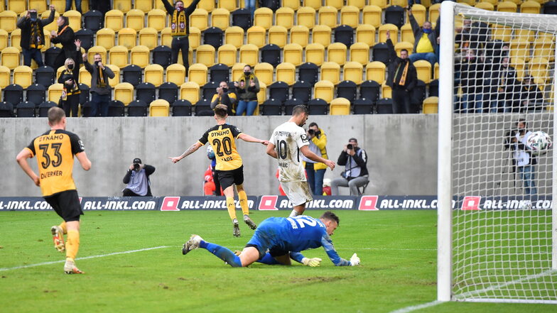 Julius Kade (nr. 20) hat im Hinspiel mit seinem Treffer zum 3:0 den Sieg für Dynamo endgültig perfekt gemacht.