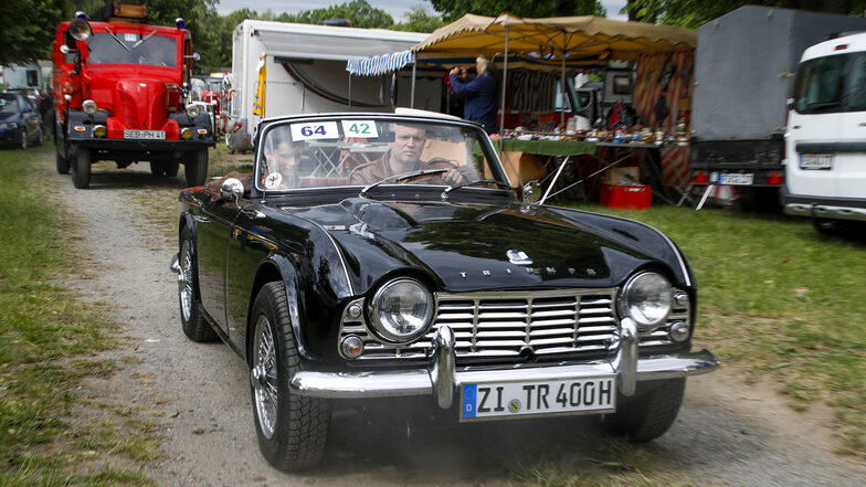 Aus den 60er Jahren des vergangenen Jahrhunderts stammt dieser englische Triumph TR4. Foto: Rafael Sampedro