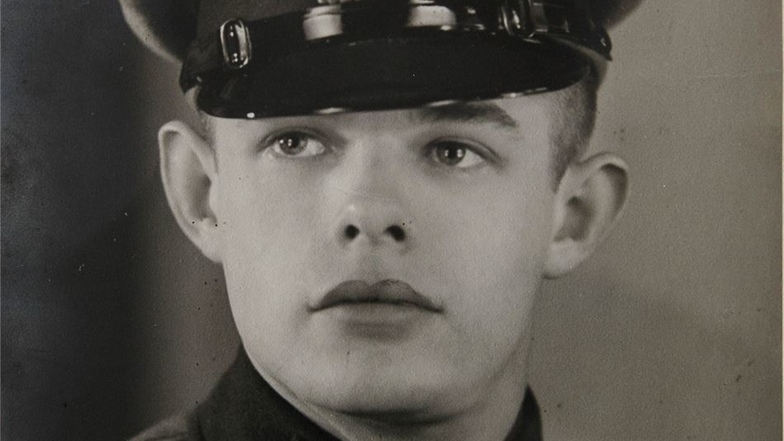 Das Bild zeigt ihn als jungen Mann kurz vor dem Zweiten Weltkrieg.