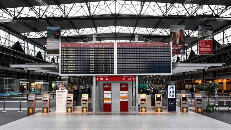 Die 32 Zeilen auf der Abflugtafel im Dresdner Flughafen-Terminal reichen mittlerweile für drei Tage.