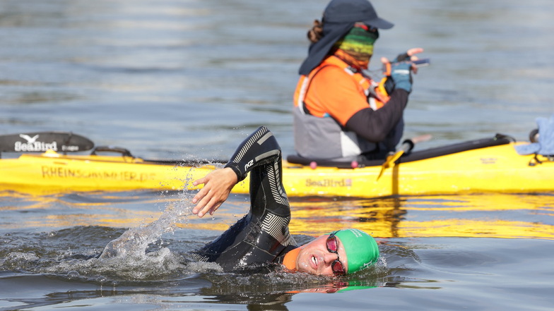 Ein Extremschwimmer testet Glashütte-Uhr im Rhein