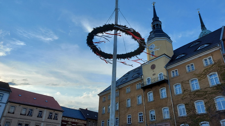 Der Maibaum wird am 29. April wieder auf dem Roßweiner Markt aufgestellt.