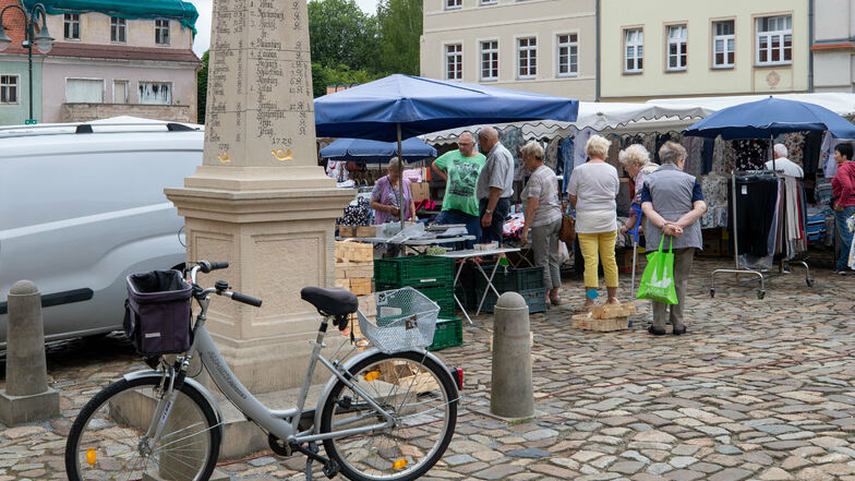 Die Händlerstände auf Neustadts Wochenmarkt wurden neu sortiert.