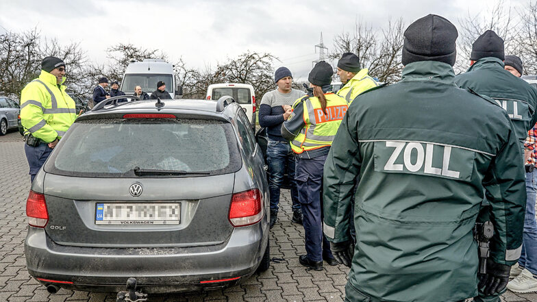 Bundespolizei und Zoll arbeiten Hand in Hand. 2019 wurden von den Zöllnern aus Görlitz und Zittau fünf Tonnen illegaler Roh- und Rauchtabak festgestellt.