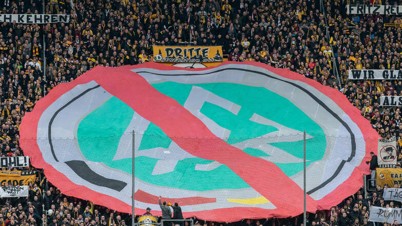 Mit dem DFB und nun auch der Deutschen Fußball-Liga (DFL) haben viele Dynamo-Fans schon länger ein Problem. Das wird durch die Behandlung des Vereins in der Corona-Krise verstärkt.