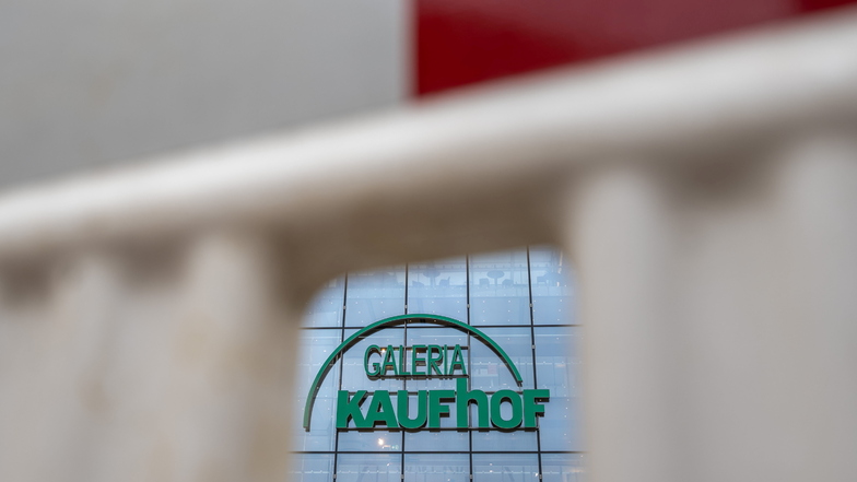 Die Warenhauskette Galeria Karstadt Kaufhof erlebt derzeit die dritte Insolvenz innerhalb von dreieinhalb Jahren. Das Unternehmen sucht derzeit wieder einen neuen Eigentümer.