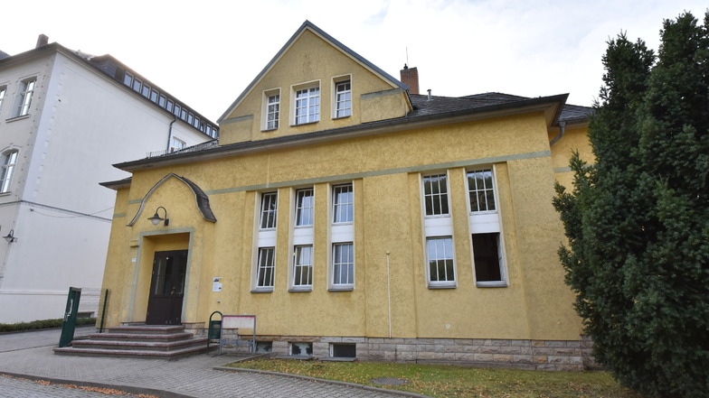 Die Turnhalle der Grundschule Poisental wurde um 1910 errichtet und entspricht nicht mehr den Anforderungen. Ein Neubau ist geplant.