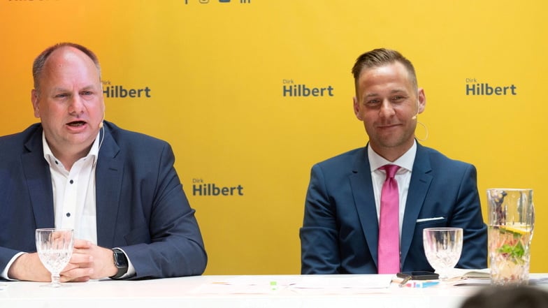 Ende einer kurzen Zusammenarbeit: Dresdens Oberbürgermeister Dirk Hilbert (links) verliert seinen persönlichen Referenten und Ex-Dynamo Henry Buschmann an den Fußball.
