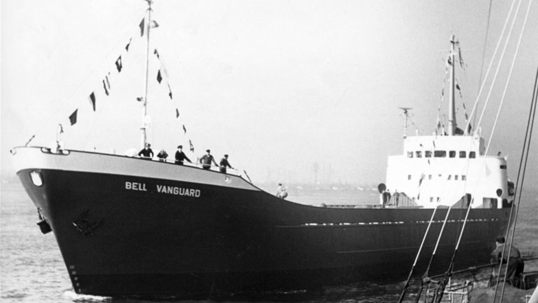 1966: Die „Bell Vanguard“ ist das erste deutsche Container-Frachtschiff in Hamburg.