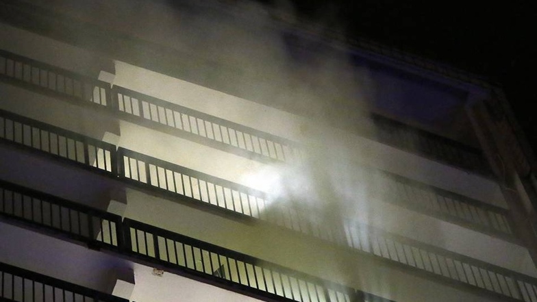 In der Nacht zu Mittwoch brannte es in einer Wohnung am Amalie-Dieitrich-Platz in Gorbitz.