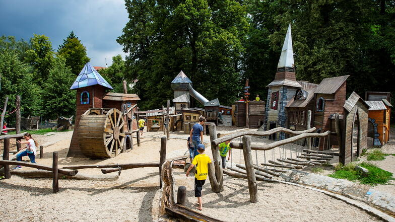 Der Spielplatz im Stadtpark - nach wie vor einer der beliebtesten, an mancher Stelle aber auch schon in die Jahre gekommen.