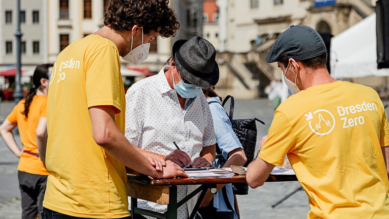 Dresdner Klimaschützer sammeln Unterschriften