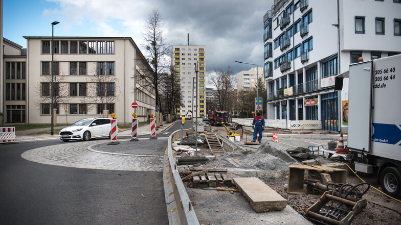 Der im Bau befindliche Kreisverkehr an der  Dürerstraße soll mehr Sicherheit bringen.