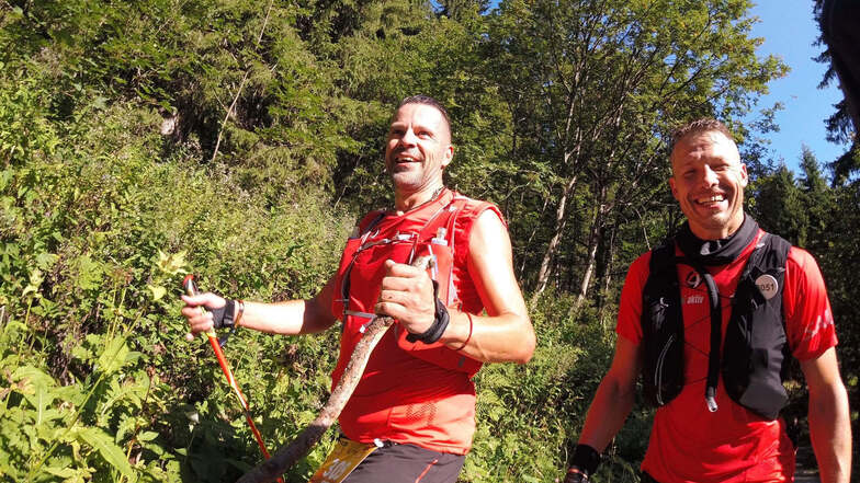 Steven Günther (links) und Tell Wollert laufen beim Transalpine Ruh über 30.000 Höhenmeter.