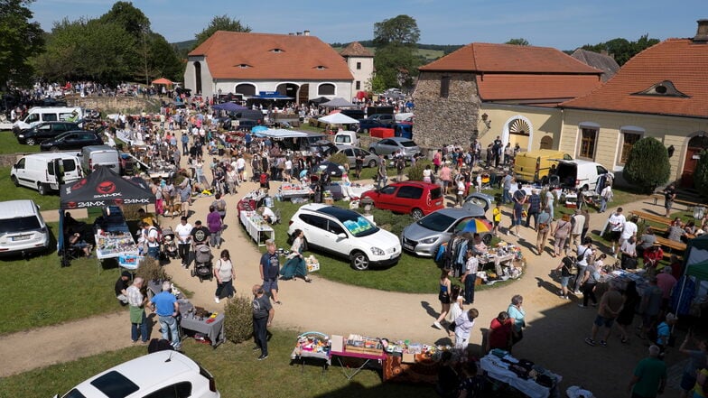 Der Trödelmarkt am Königshainer Schloss war im Mai gut besucht, hatte für die Veranstalter aber ein unschönes Nachspiel.