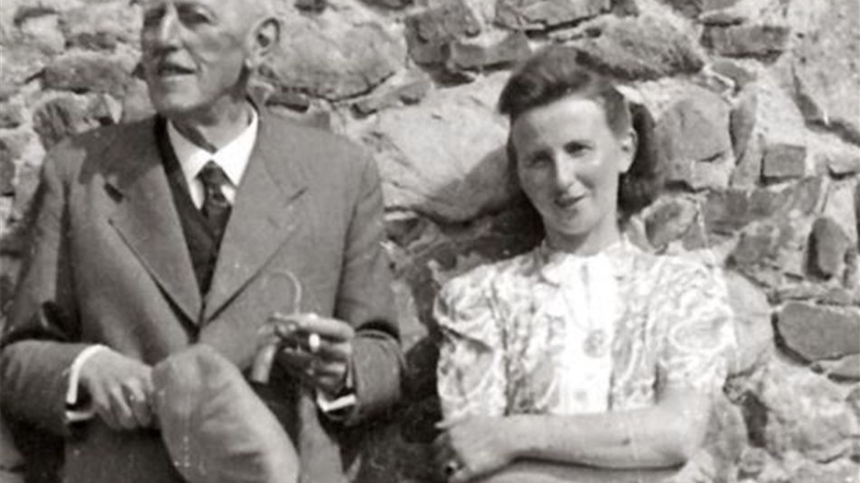 Auf dem  Foto ist sie, Hilde Tillgner, mit ihrem Vater Eduard zu sehen.